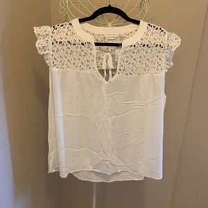 Wrinkle fabric flutter sleeve top with open back and front tie